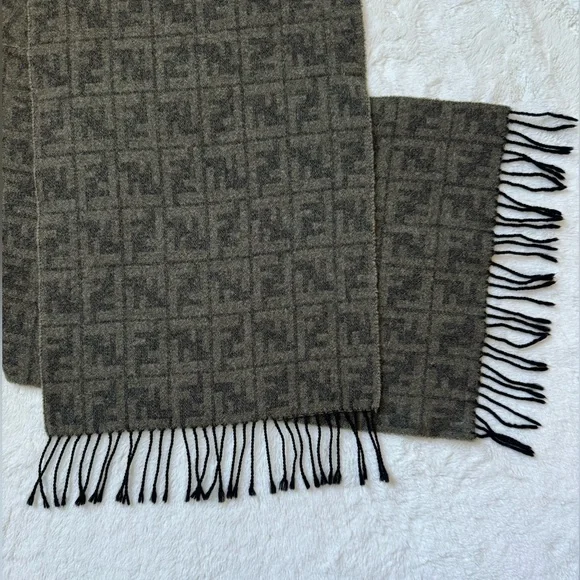 Fendi Zucca‎ Scarf Logo 100% Wool Olive Green Authentic Vintage Luxury Outdoor - Picture 5 of 7